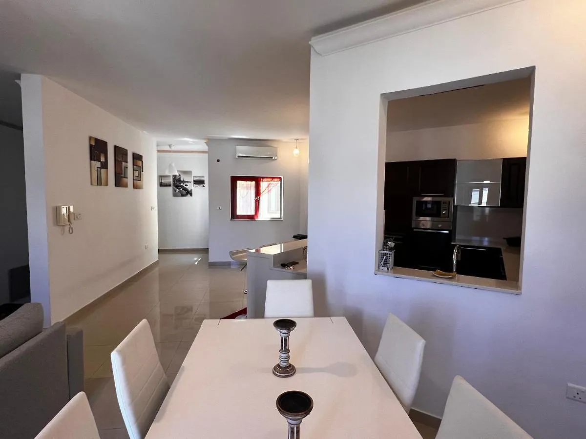 Superb 3 Bedroom Maisonette In Naxxar Apartment