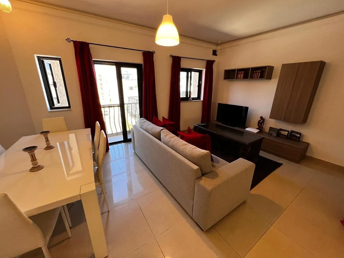 Apartment Superb 3 Bedroom Maisonette In Naxxar