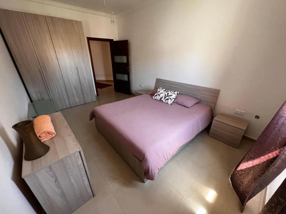 Superb 3 Bedroom Maisonette In Naxxar 0*,  Malta